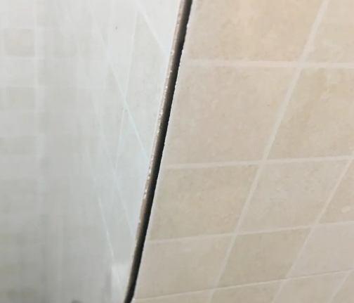 建华瓷砖空鼓维修公司分享阳台瓷砖脱落的修复过程可以分为以下几个步骤